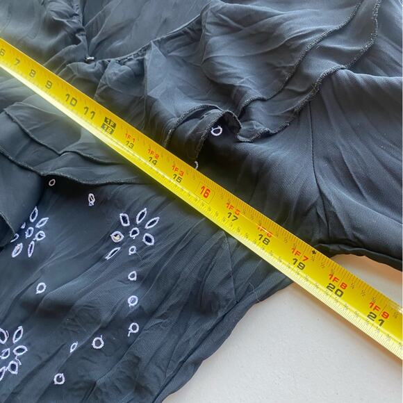 Womens Blouse Size Medium Whimsical Black White Lightweight Sheer Floral Shirt8 - Picture 5 of 10